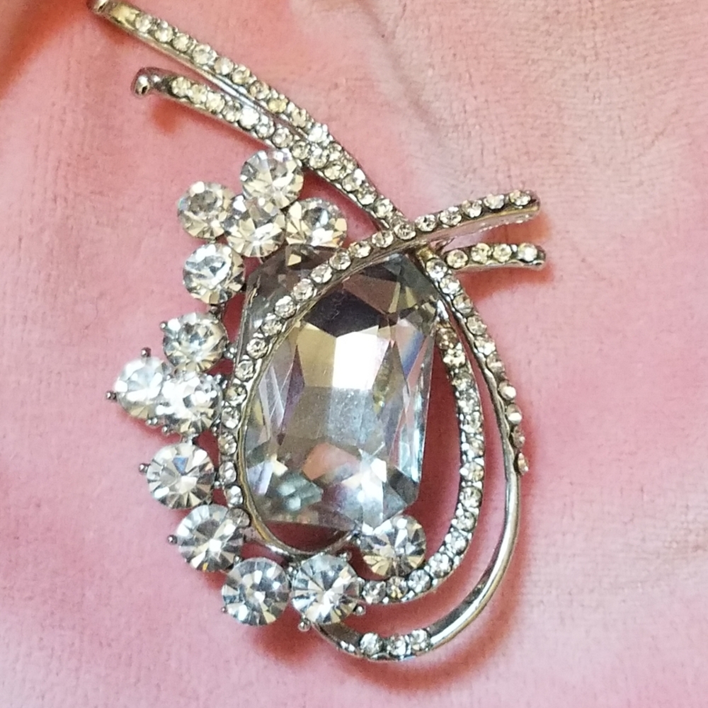 Beautiful CZ Rhinestone Brooch - Picture 8 of 8